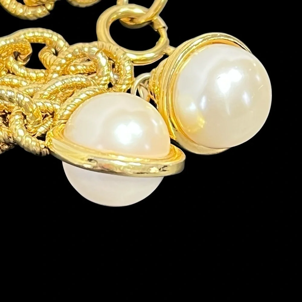 VINTAGE Gold-tone Chunky Chains Faux Pearls Elegant Dangle Bracelet